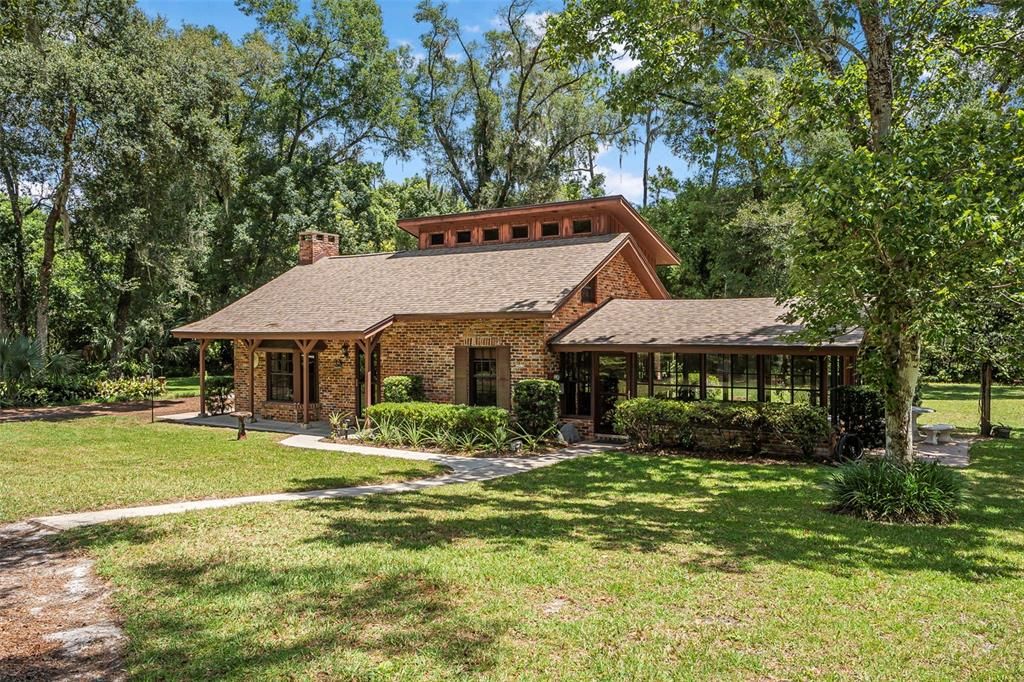 Backyard, Exterior, Facade, Brick Facade, Log Home