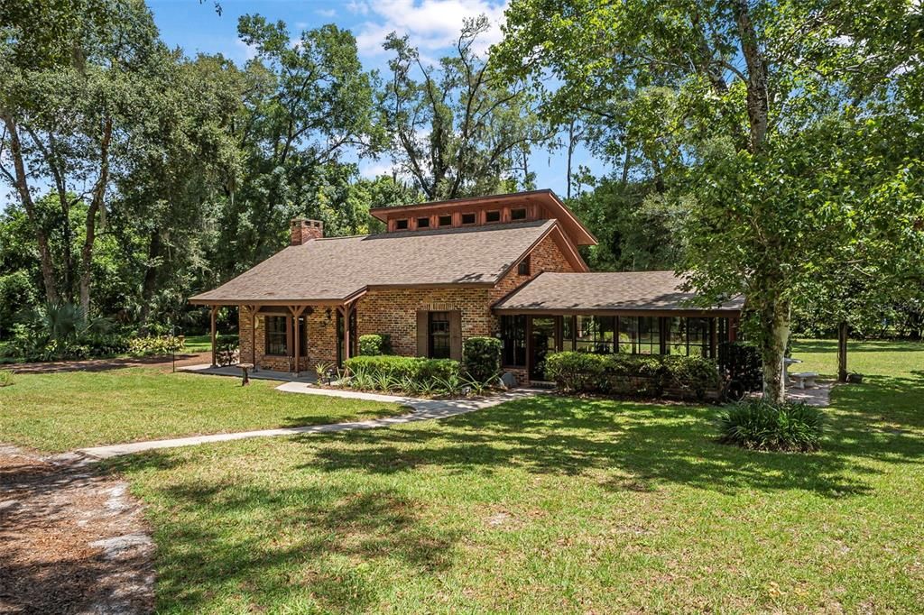 Backyard, Exterior, Facade, Brick Facade, Log Home
