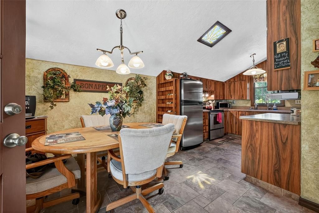 Dining room, Interior, Kitchen, Pendant Lights, Stainless Steel Appliances
