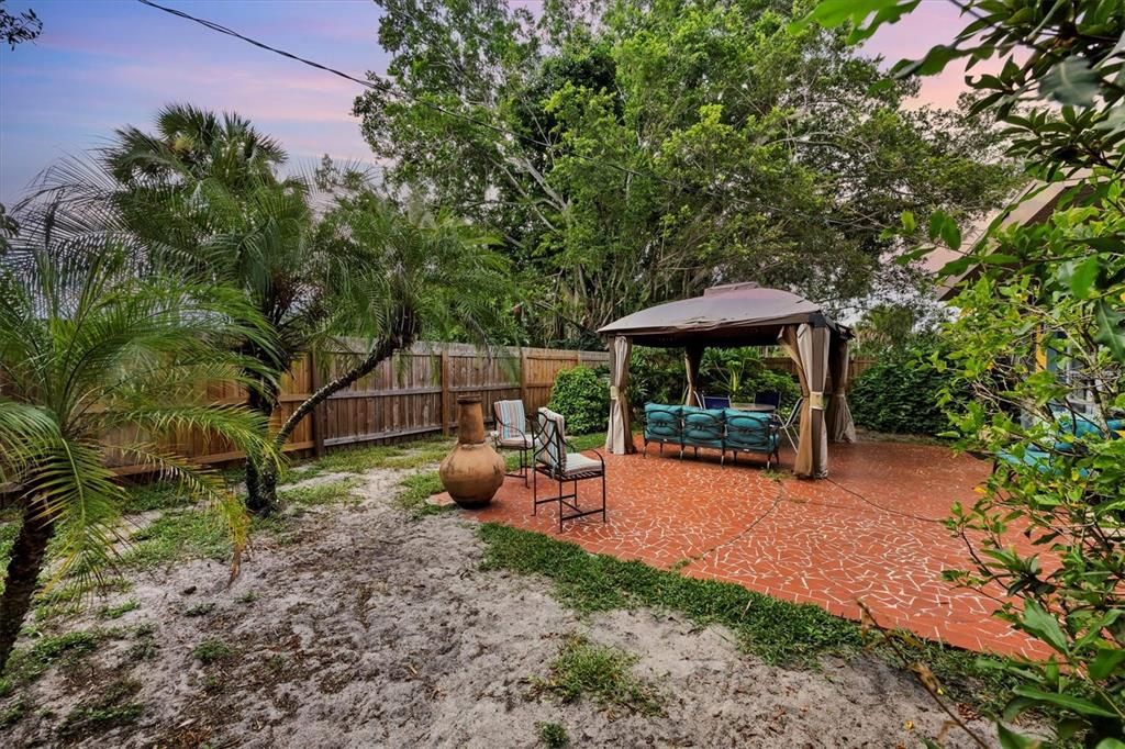 Backyard, Exterior