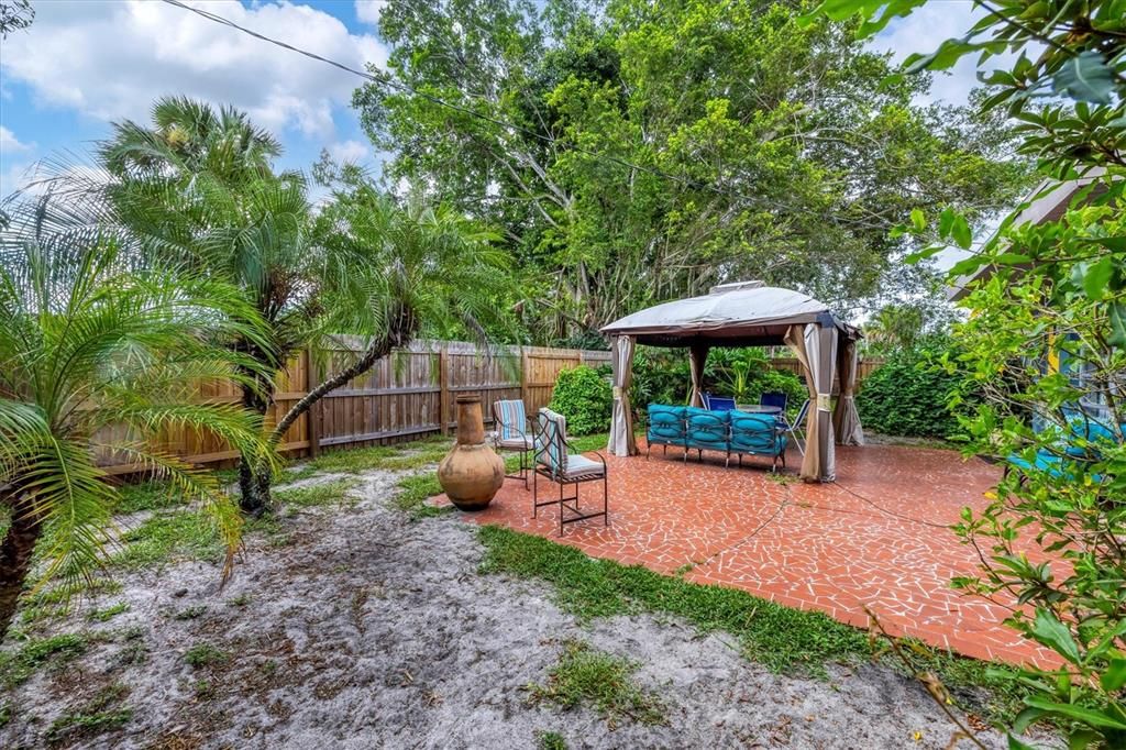 Backyard, Exterior