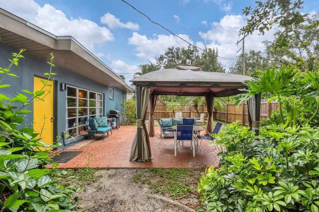 Backyard, Exterior