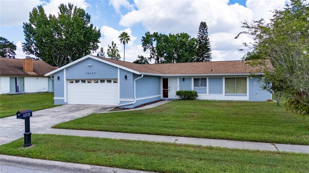 Attached, Exterior, Facade, Ranch
