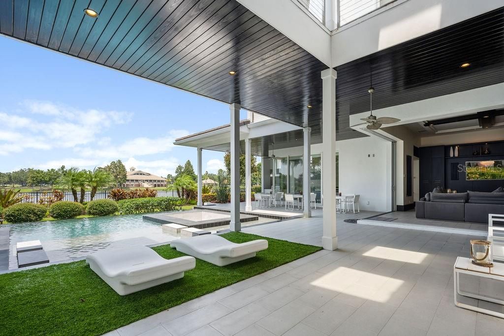 Exterior, Pool, Water