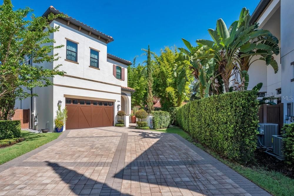 Attached, Exterior, Facade, Mediterranean
