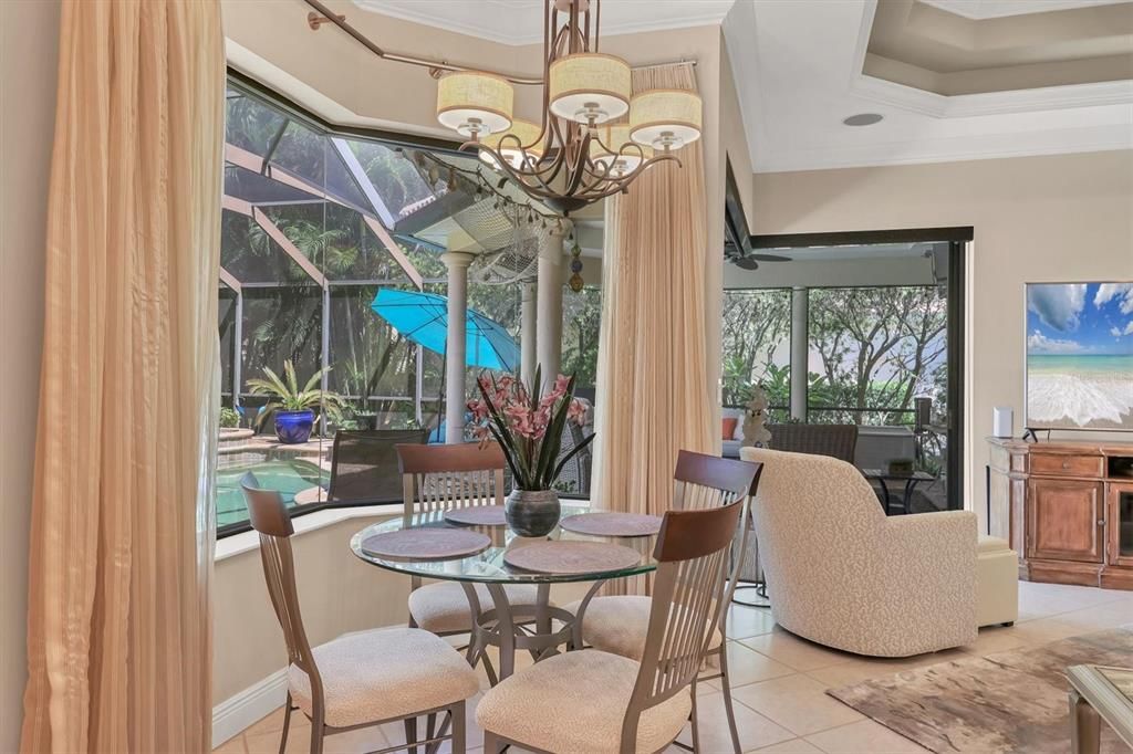 Chandelier, Dining room, Interior, Living room