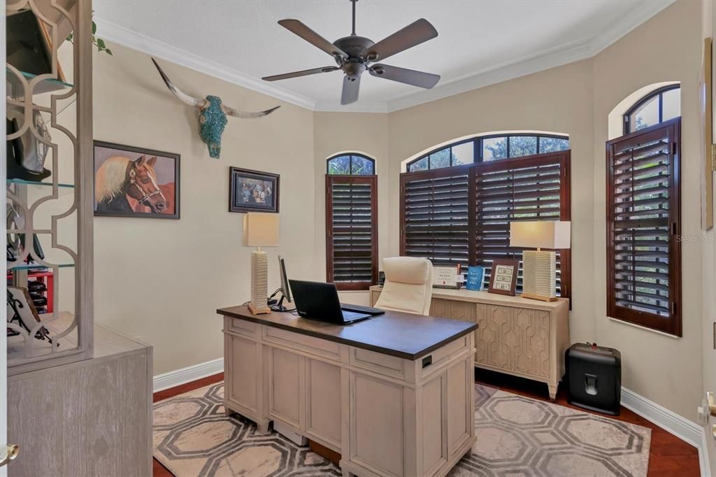 Home Office, Interior