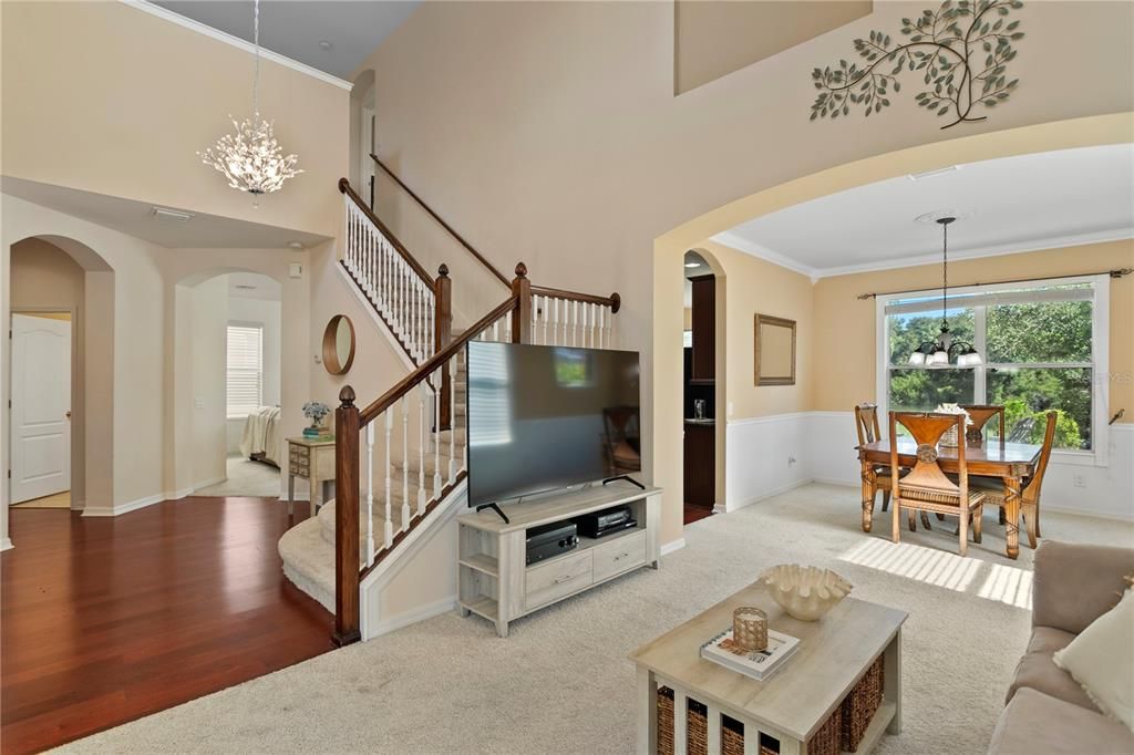 Chandelier, Dining room, Interior, Living room, Pendant Lights, Wood Texture Flooring