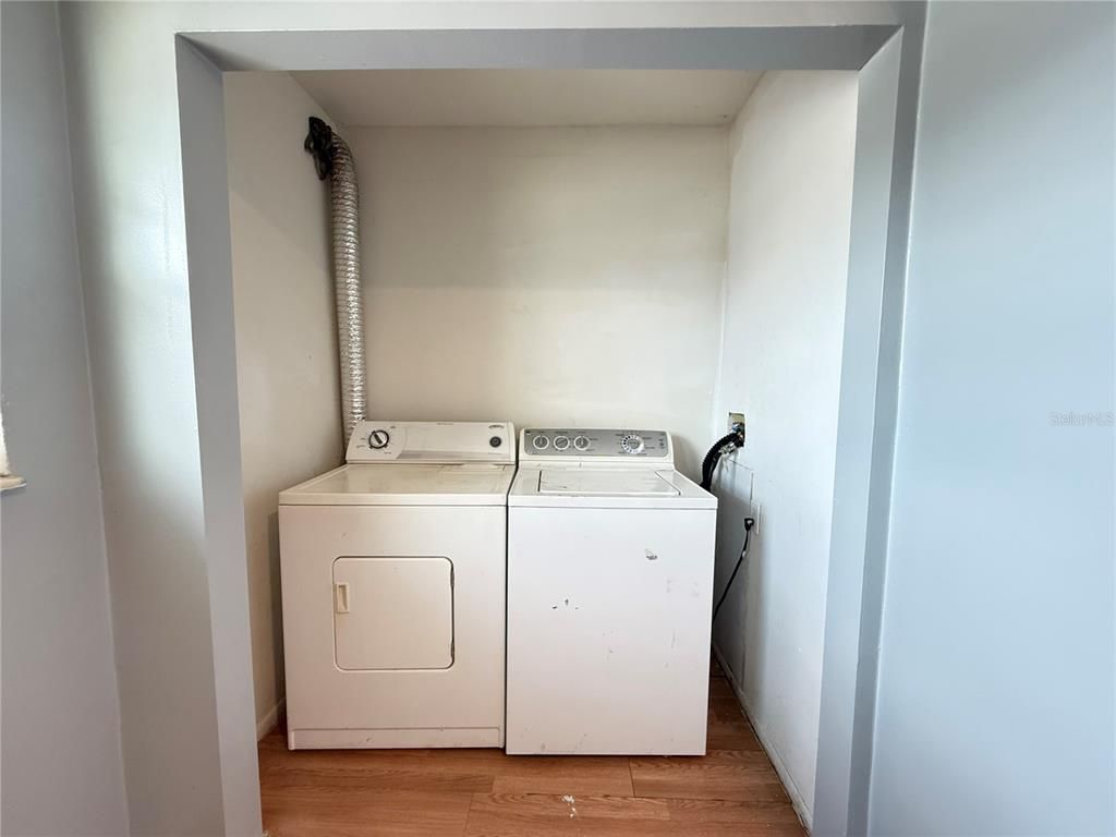Interior, Utility Closets, Washer, Wood Texture Flooring
