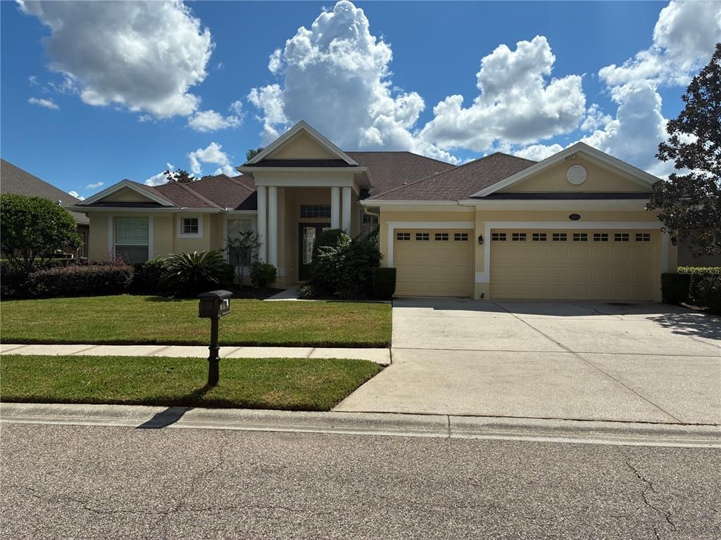 Attached, Exterior, Facade, Ranch