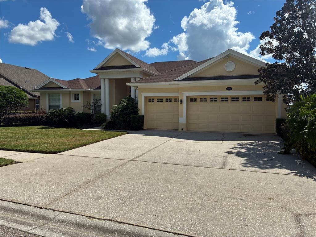 Attached, Exterior, Facade, Ranch