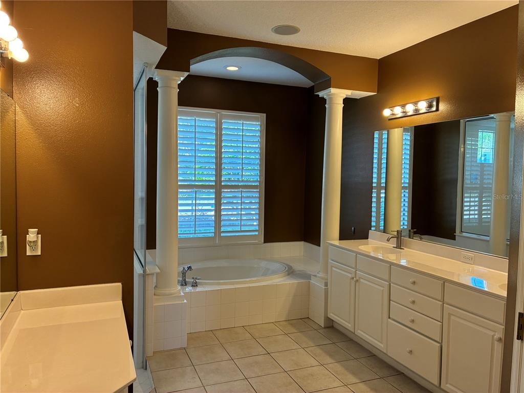 Bathroom, Dual Sink Vanities, Interior, Recessed Lighting