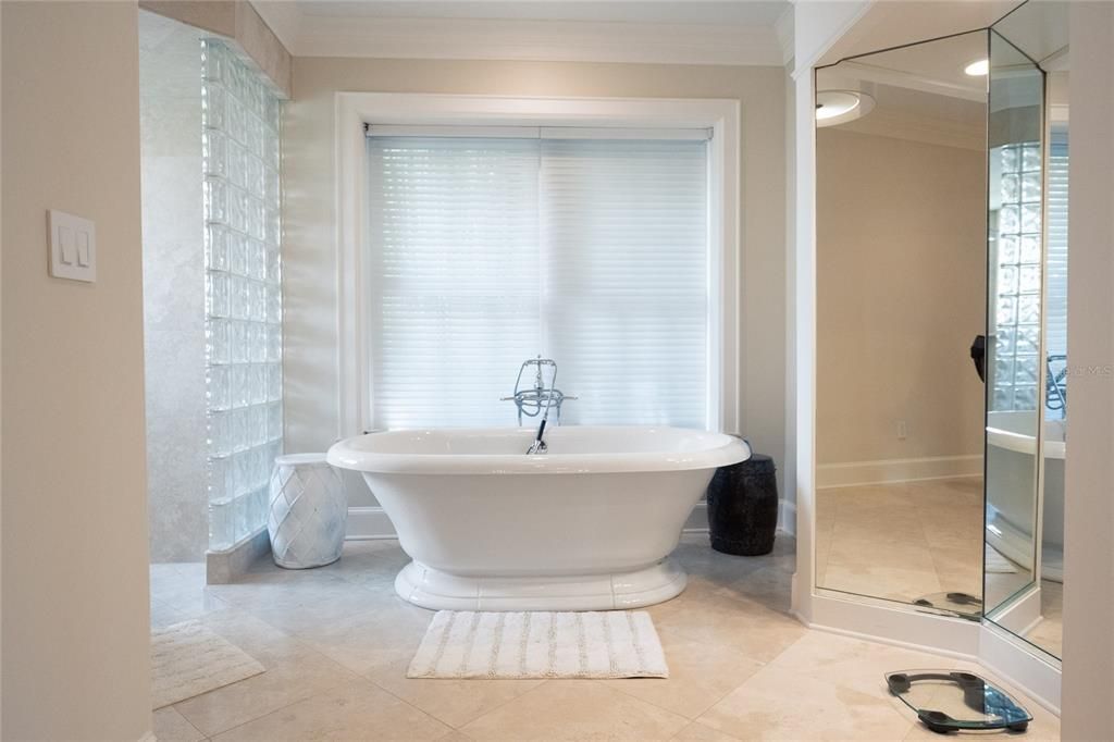 Bathroom, Free Standing Baths, Interior, Recessed Lighting