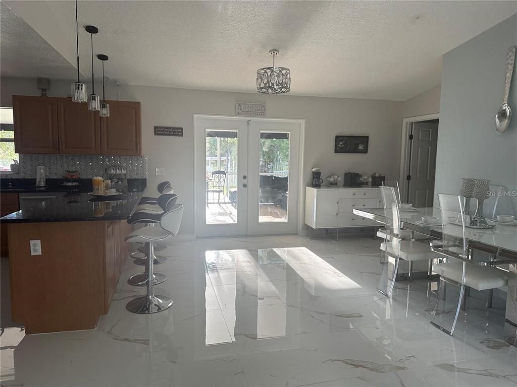 Chandelier, Dining room, Interior, Kitchen, Marble, Pendant Lights
