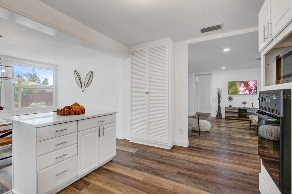 Interior, Recessed Lighting, Wood Texture Flooring