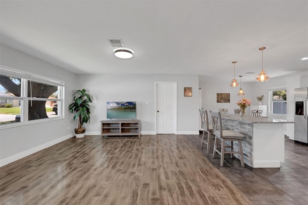 Dining room, Interior, Kitchen, Pendant Lights, Recessed Lighting, Wood Texture Flooring