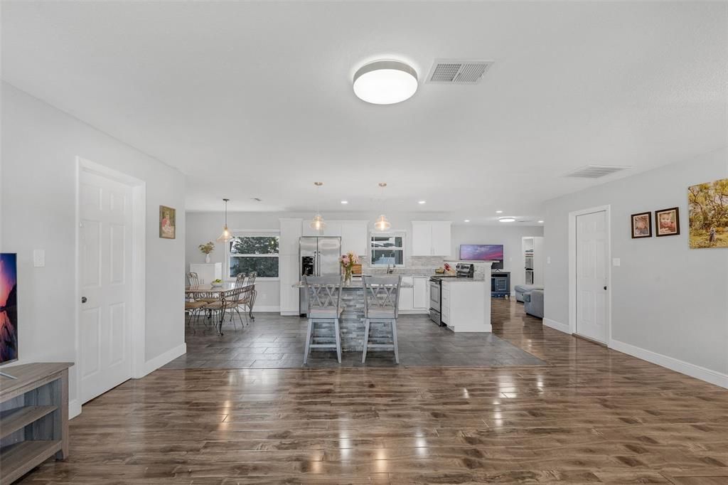 Dining room, Interior, Kitchen, Pendant Lights, Recessed Lighting, Wood Texture Flooring