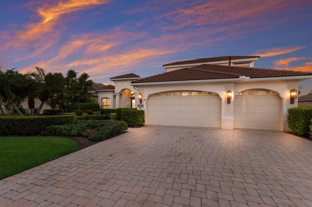 Attached, Exterior, Facade, Mediterranean