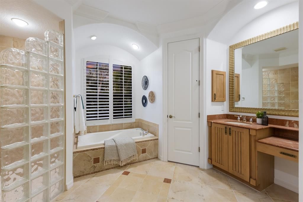 Bathroom, Interior, Recessed Lighting