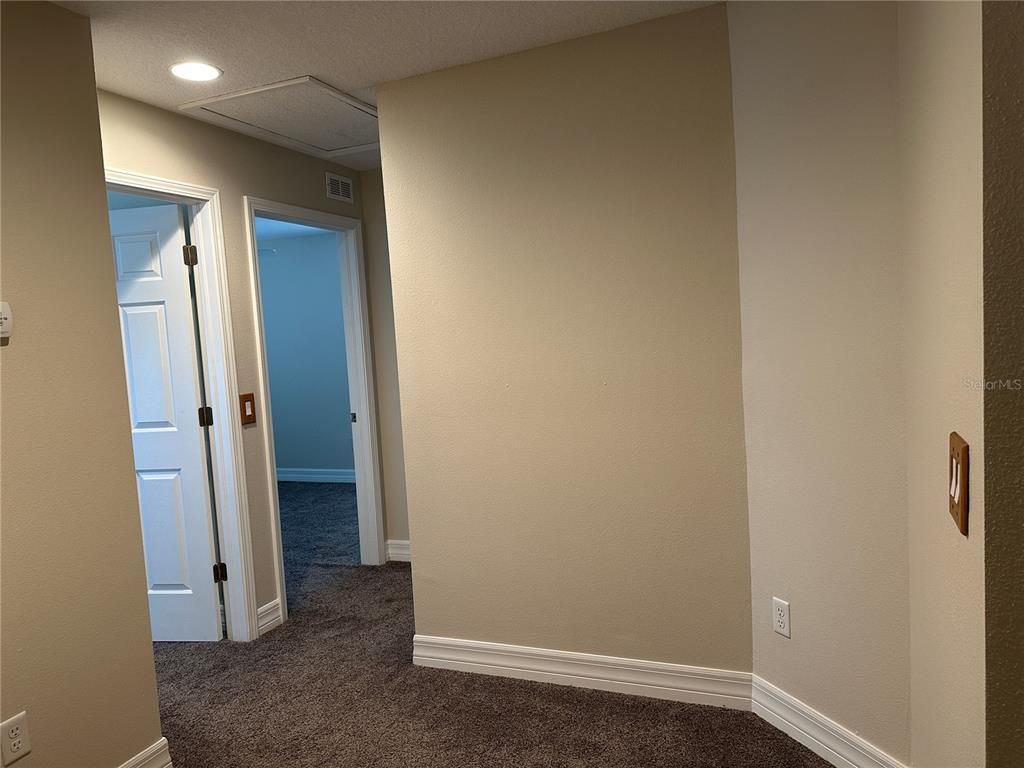 Empty room, Interior, Recessed Lighting