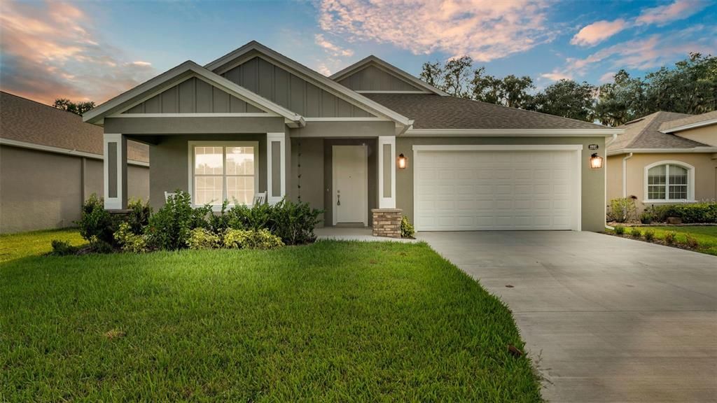 Attached, Exterior, Facade, American Craftsman