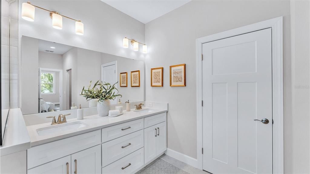 Bathroom, Dual Sink Vanities, Interior