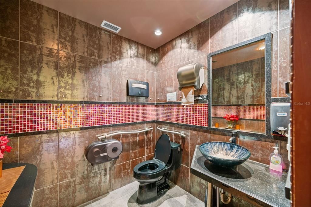 Bathroom, Interior, Recessed Lighting