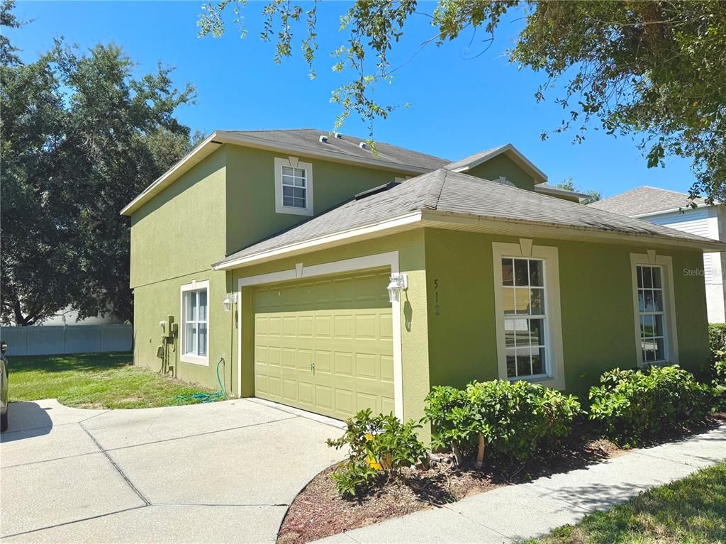 Attached, Exterior, Facade, American Craftsman