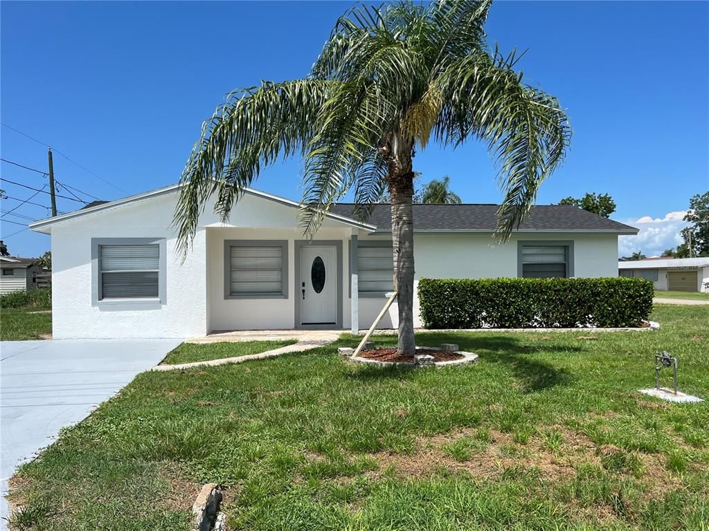 Backyard, Exterior, Facade, Ranch