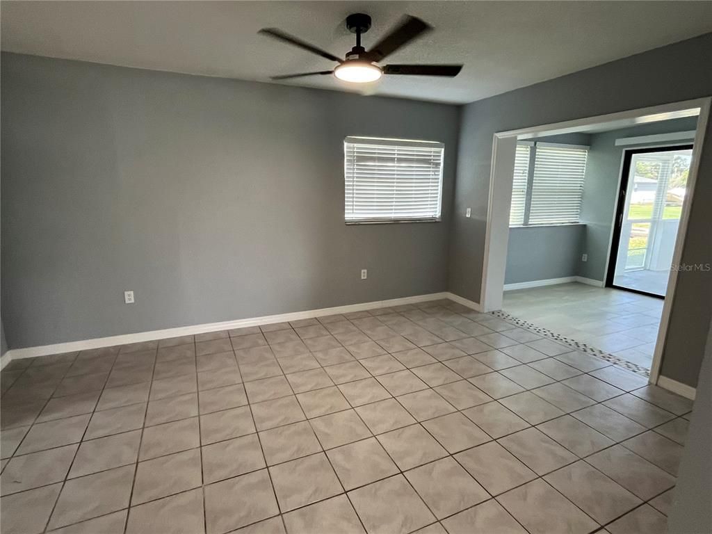 Empty room, Interior