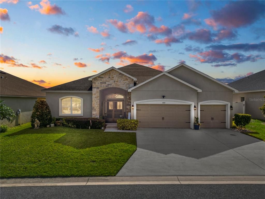 Attached, Exterior, Facade, Ranch