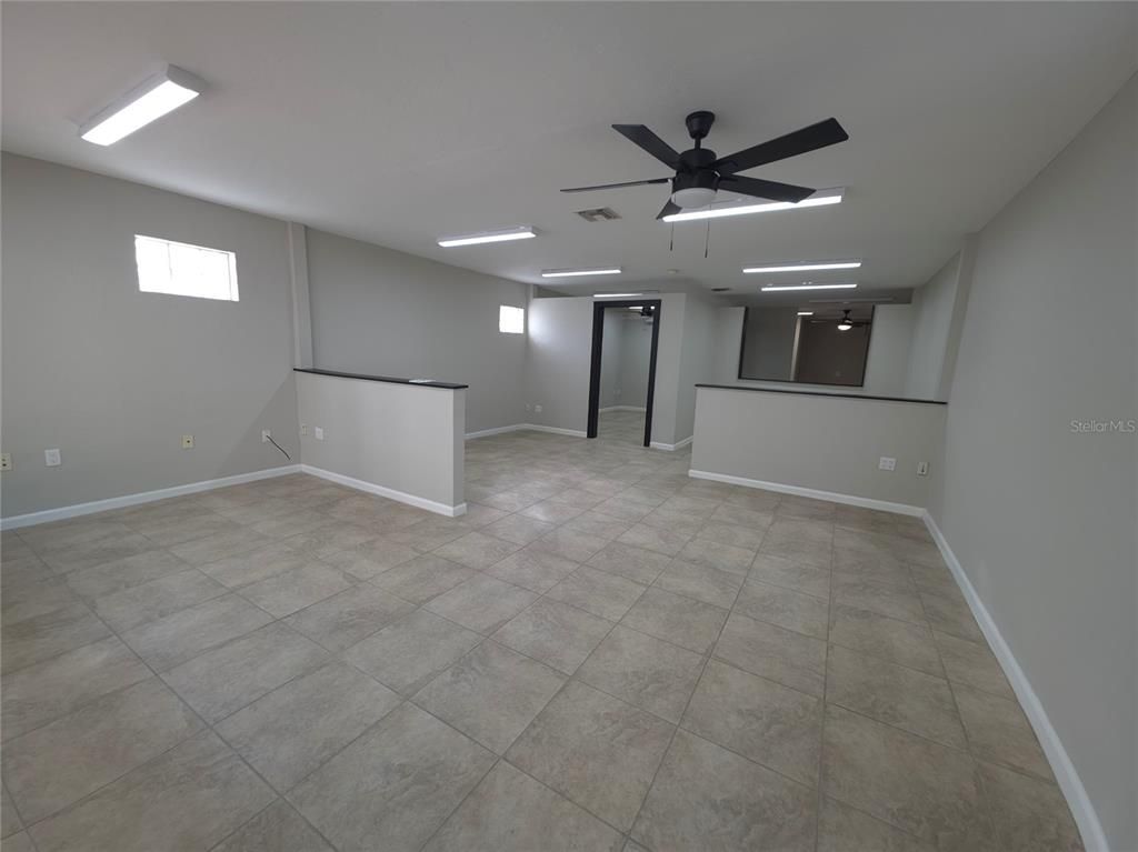 Empty room, Interior, Recessed Lighting