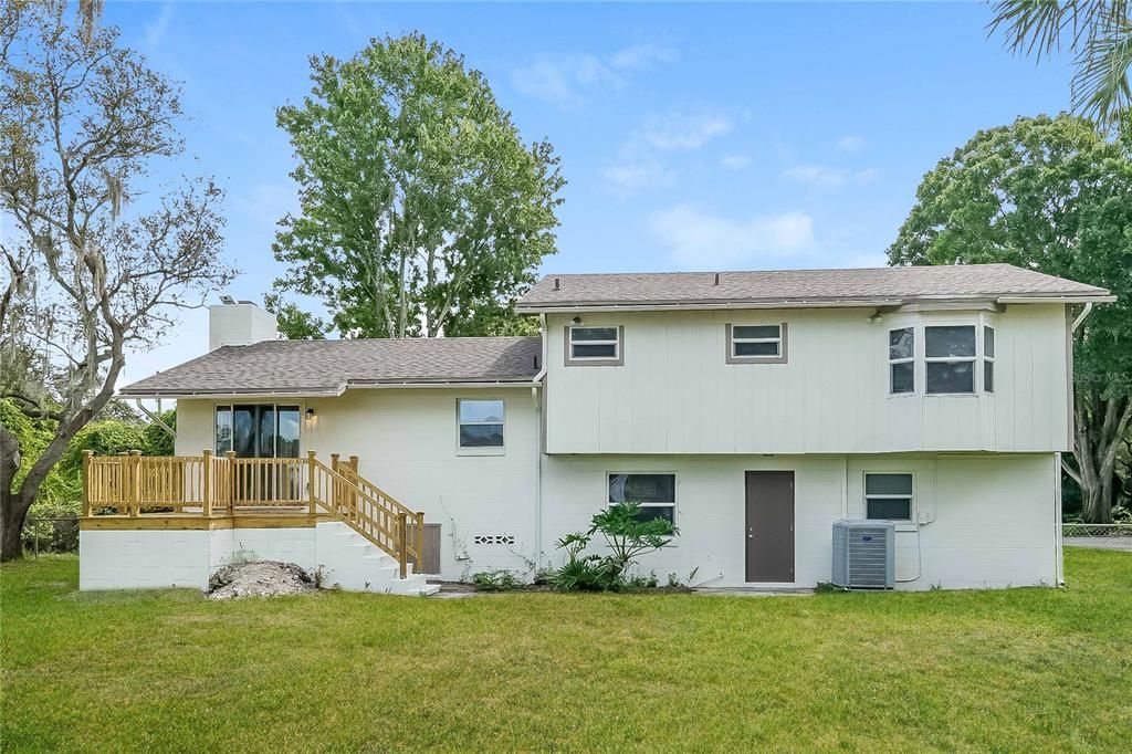 Backyard, Exterior, Facade, Split Level