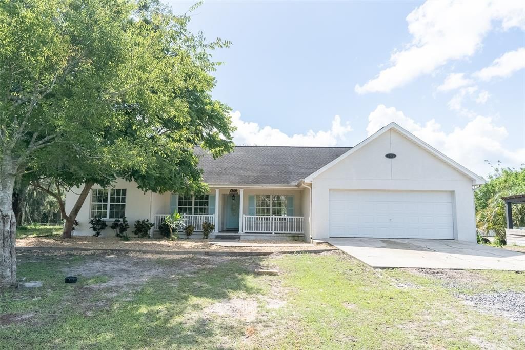 Attached, Exterior, Facade, Ranch