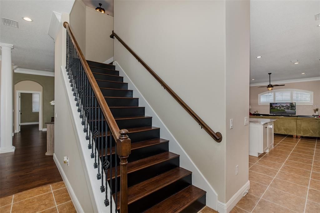 Interior, Recessed Lighting, Wood Texture Flooring
