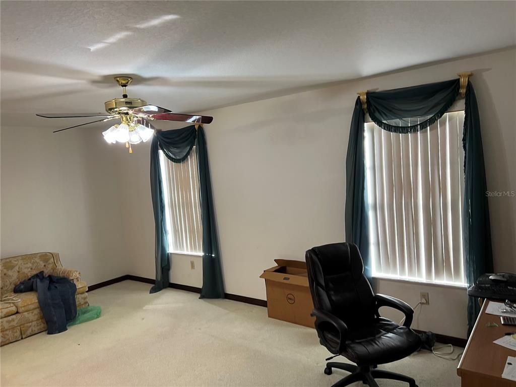 Home Office, Interior