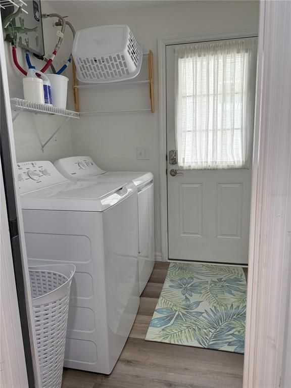 Interior, Washer, Wood Texture Flooring
