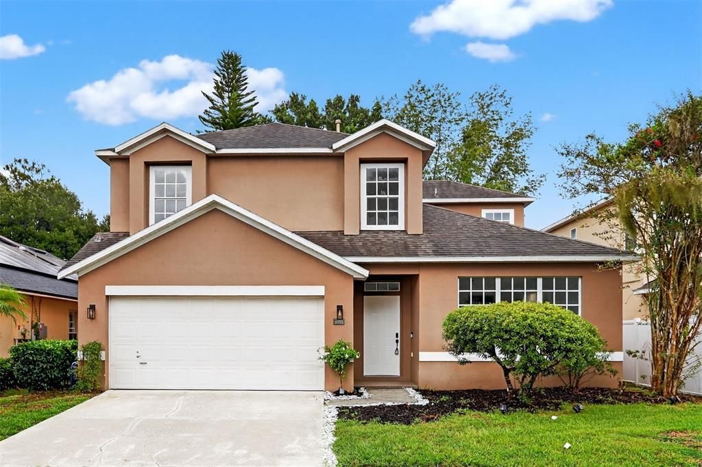 Attached, Exterior, Facade, American Craftsman