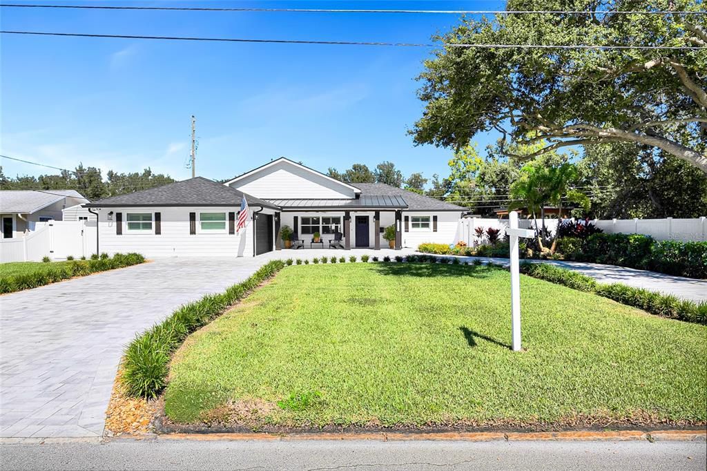 Backyard, Exterior, Facade, Ranch