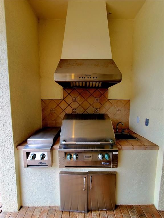 Exterior, Interior, Stainless Steel Appliances