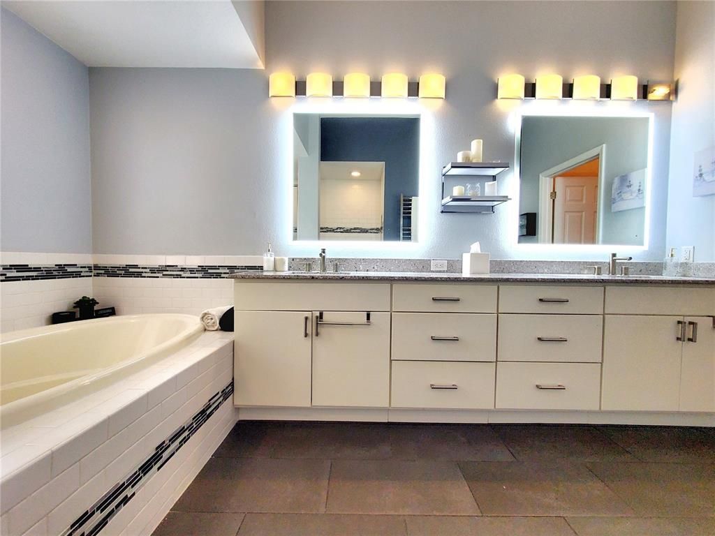 Bathroom, Dual Sink Vanities, Interior