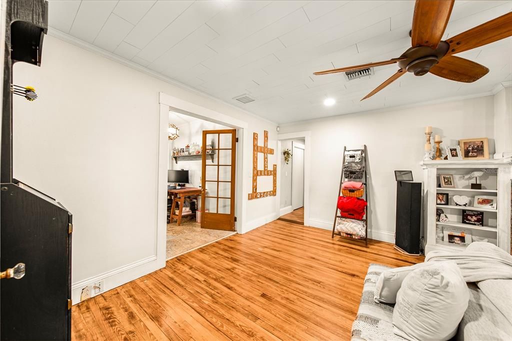 Interior, Recessed Lighting, Wood Texture Flooring