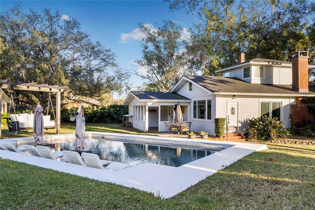 Exterior, Pool
