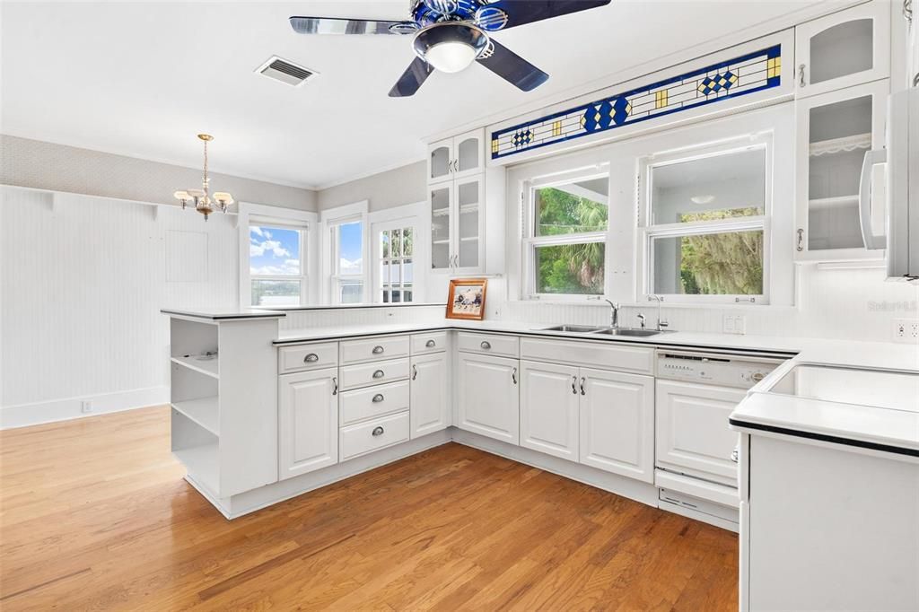 Chandelier, Interior, Kitchen, Wood Texture Flooring