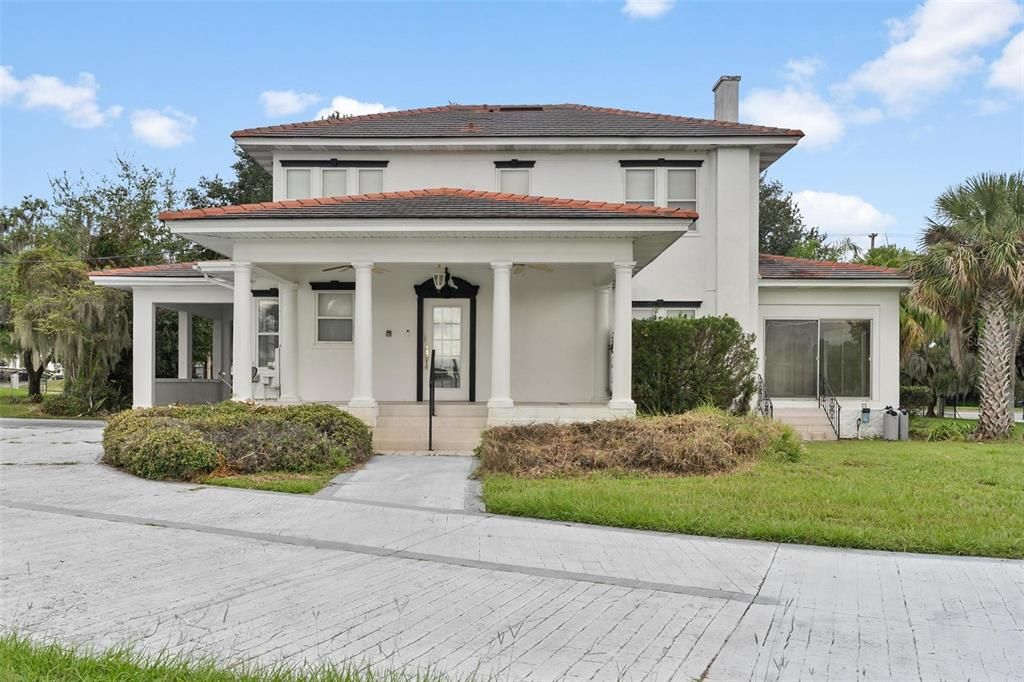 Exterior, Facade, Mediterranean