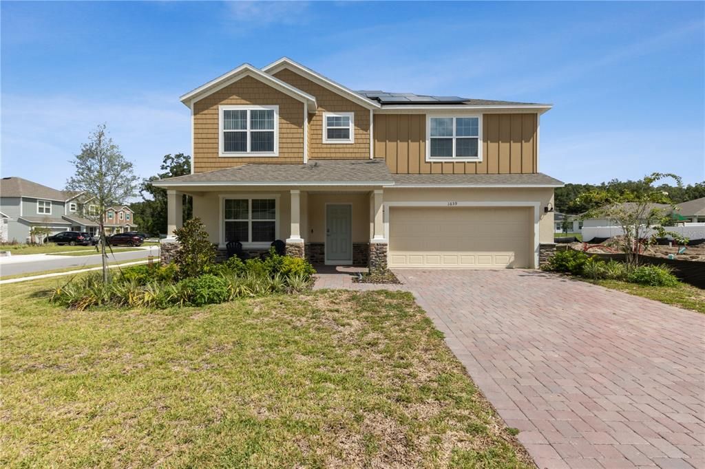 Attached, Exterior, Facade, Solar Panels, American Craftsman