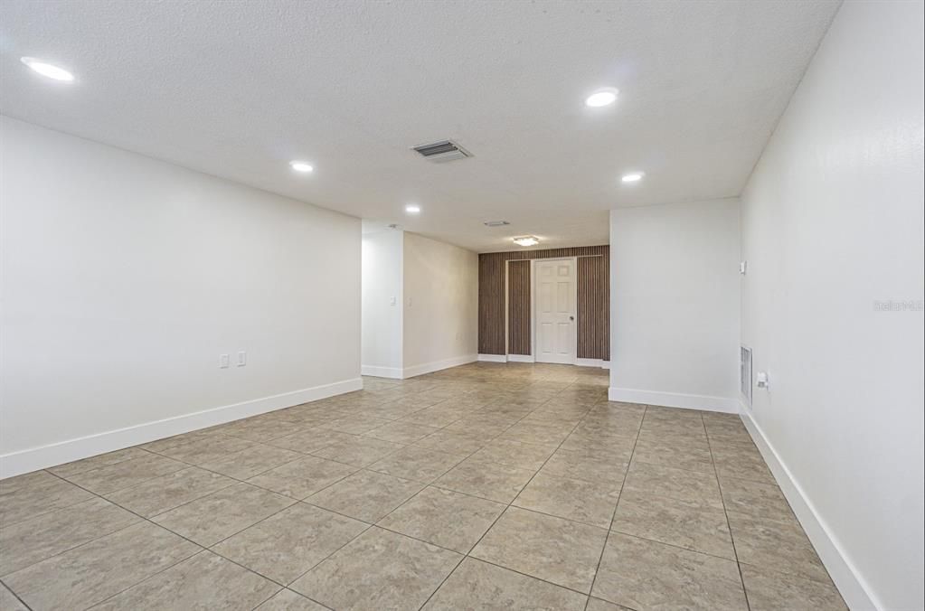 Empty room, Interior, Recessed Lighting