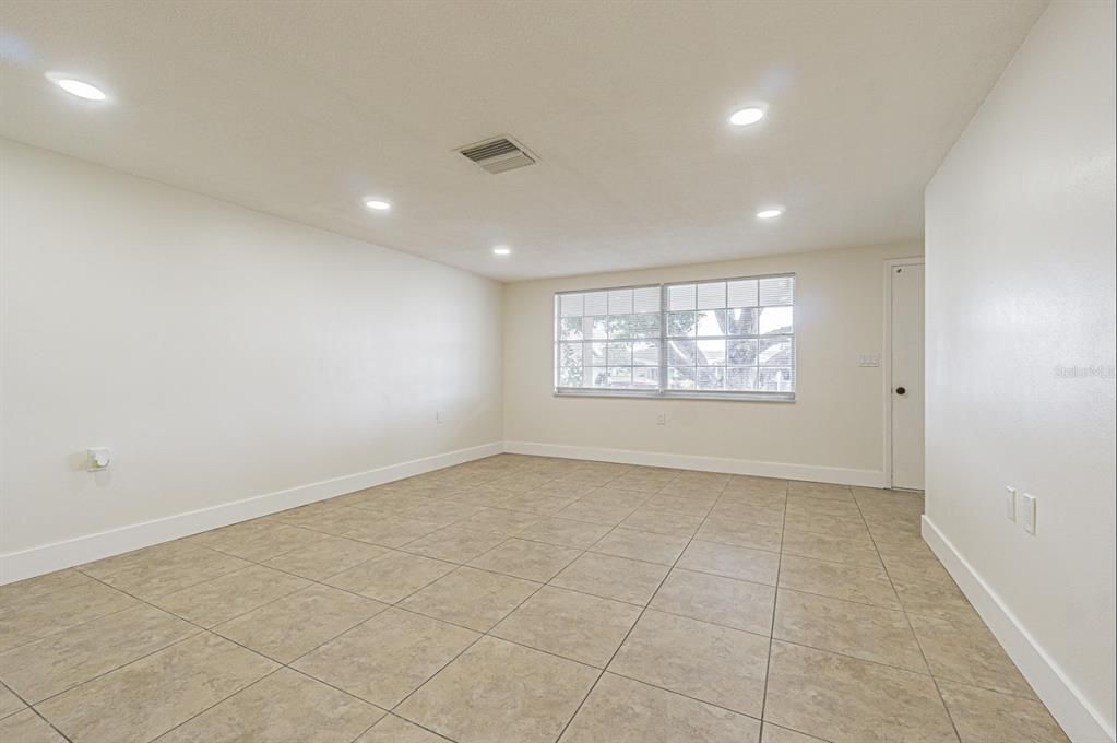 Empty room, Interior, Recessed Lighting