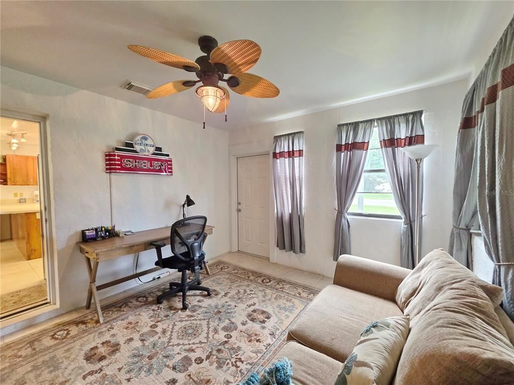 Home Office, Interior
