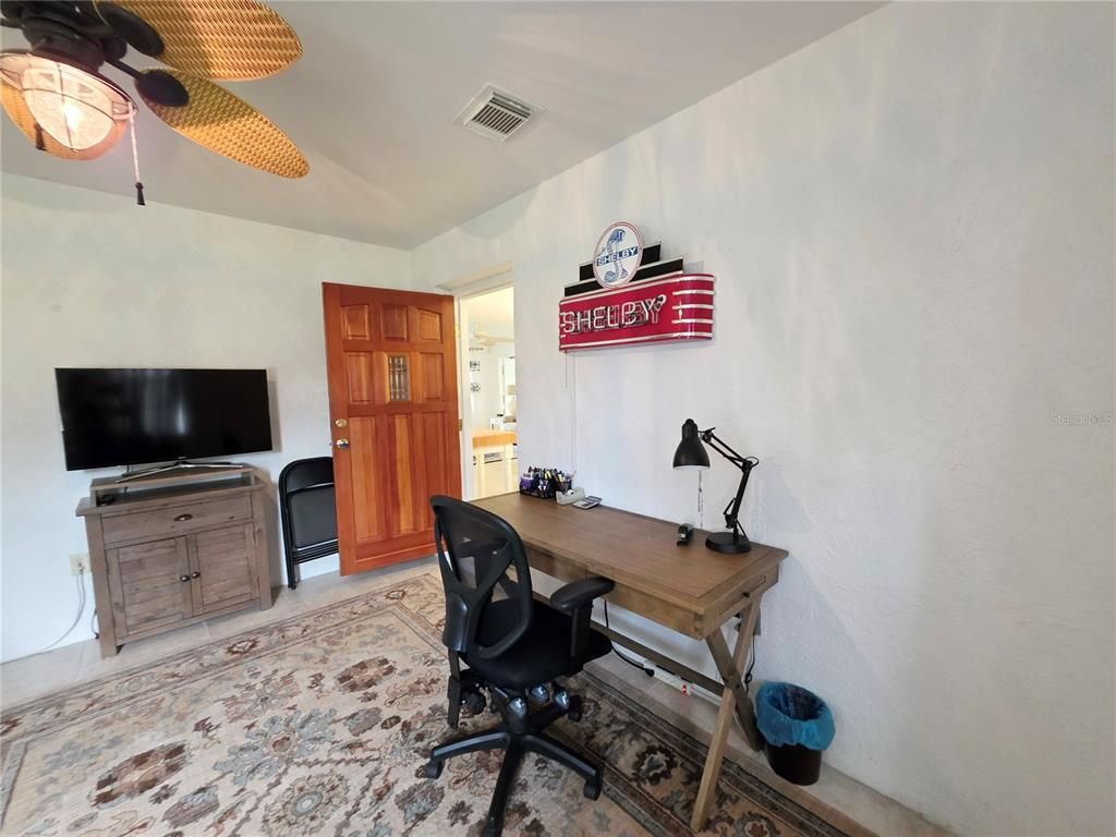 Home Office, Interior